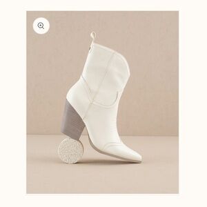 Oasis society Ariella faux leather white cowboy boots